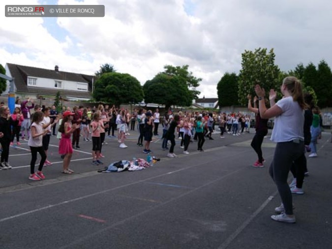 JOURNEE FESTIVE ET SPORTIVE POUR LES ELEVES DE NERUDA 