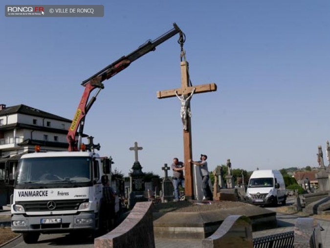  UNE NOUVELLE CROIX POUR LE CIMETIERE DU CENTRE 