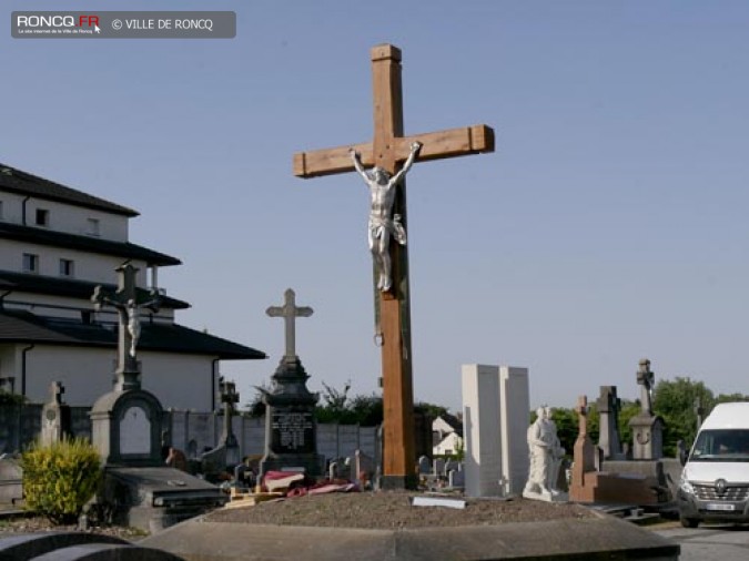  UNE NOUVELLE CROIX POUR LE CIMETIERE DU CENTRE 