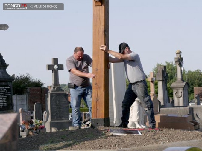  UNE NOUVELLE CROIX POUR LE CIMETIERE DU CENTRE 