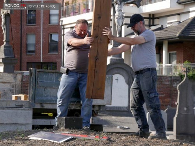  UNE NOUVELLE CROIX POUR LE CIMETIERE DU CENTRE 